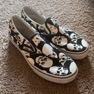 Slip on skull vans